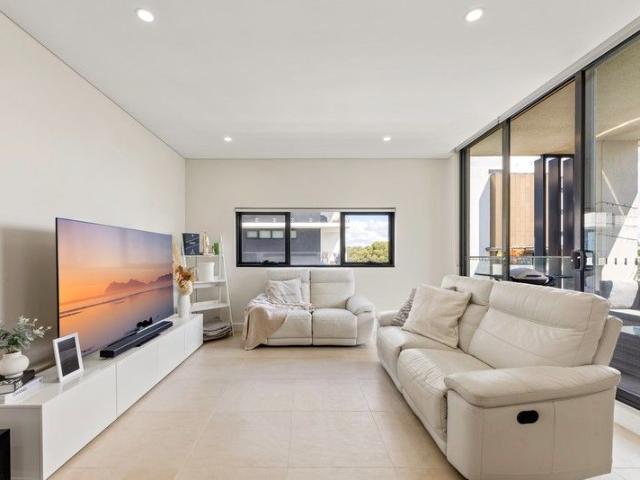 North Facing Spacious Modern Apartment