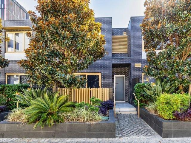 North Facing Split Level 4 Bedroom Townhouse in the Heart of Rosebery