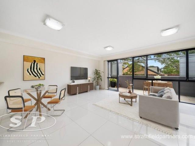 North Facing Split Level Apartment in a Convenient Lifestyle Setting