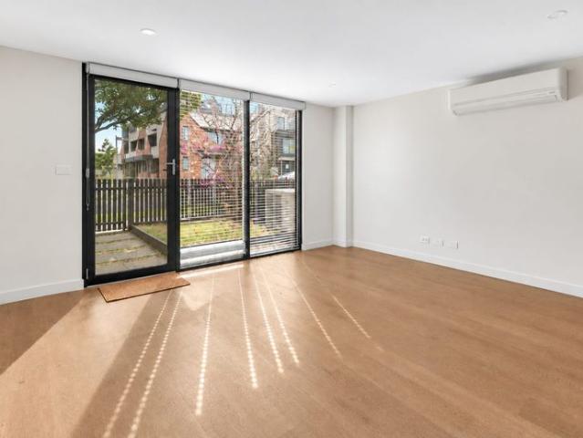 North facing style, space & courtyard living