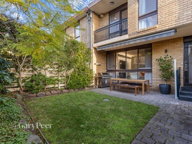 North facing street fronted sanctuary, fantastic location