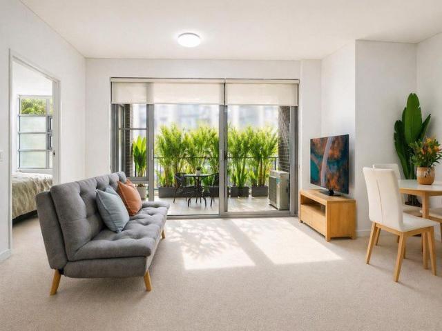 North Facing Super Quiet Spacious One Bedroom Apartment with Separate Study
