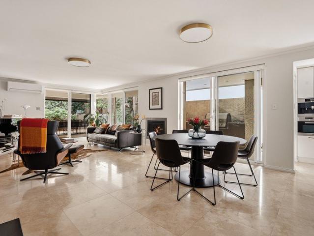 NORTH FACING PARKSIDE TOWNHOUSE