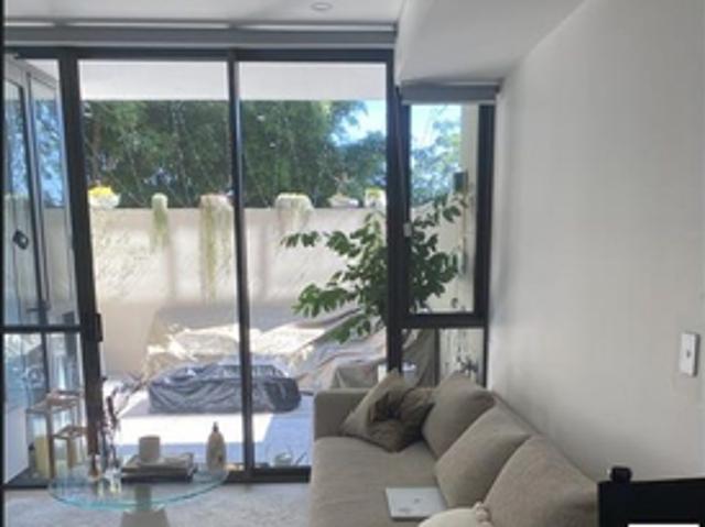 North Facing Peaceful & Chic Courtyard Apartment