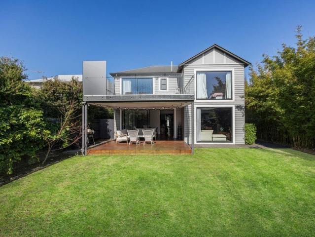 North Facing Period Charm Moments from the Bay
