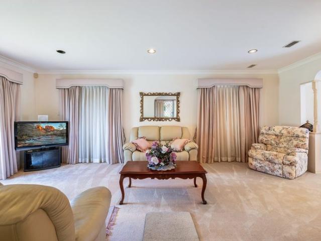 North Facing Prime Waterfront Location
