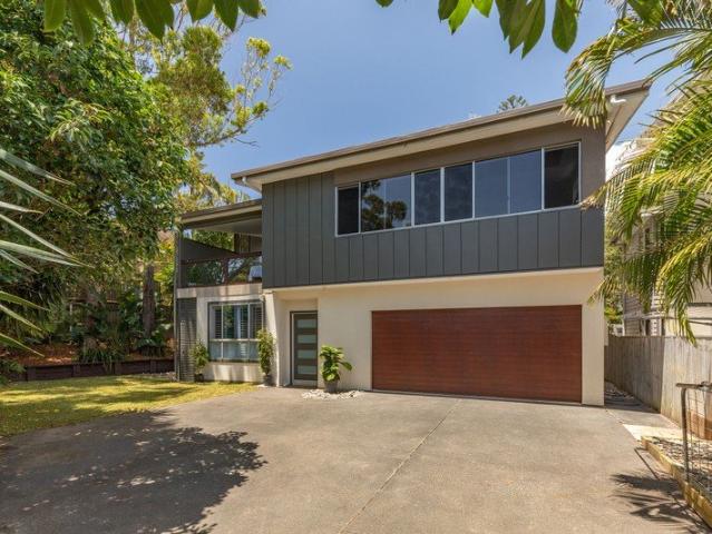 North facing quiet enclave moment to beach!
