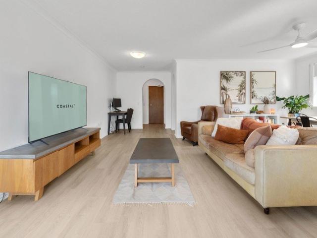 NORTH FACING, RENOVATED BEACHSIDE APARTMENT
