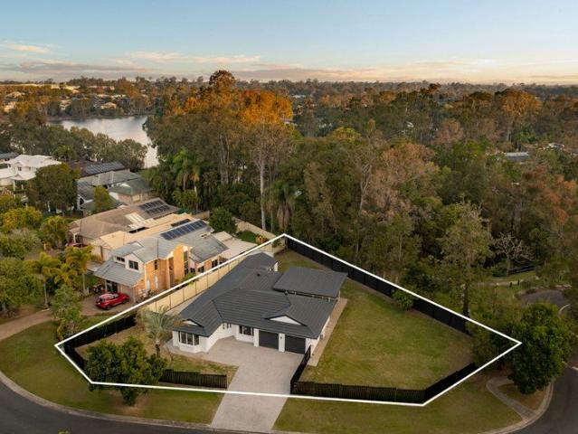 North Facing Renovated Family Home on 1081m² Backing Reserve Parkland in Forest Lake