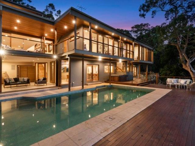 North Facing Resort Style Estate with Expansive Gardens on 6380sqm