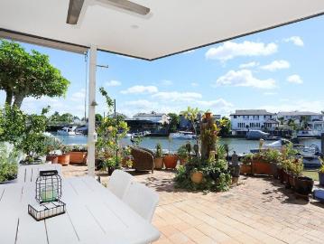 North Facing Waterfront Townhouse With Private Marina Berth