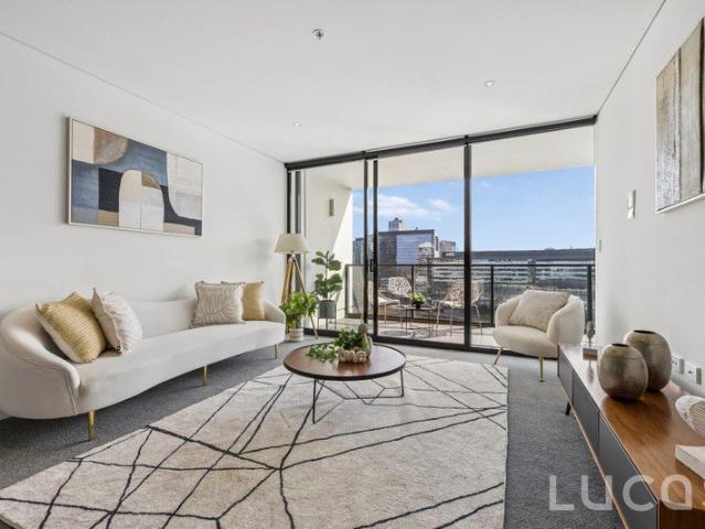 NORTH FACING WATERFRONT LIVING WITH CITY OUTLOOK