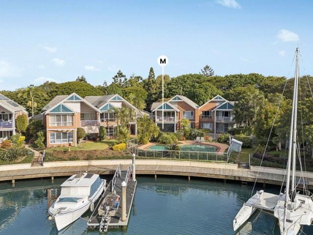North facing waterfront living with private jetty