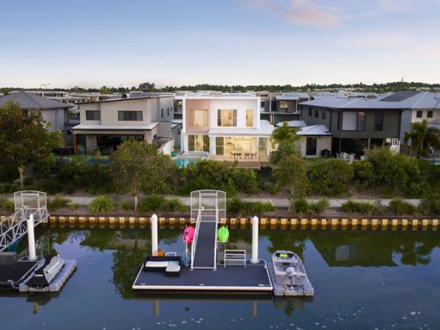 North Facing Waterfront Ocean Access