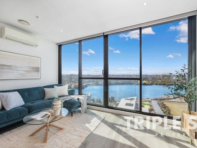 Spacious One Bedroom with Expansive Winter garden, flexible to be as home office, media room, temporary bedroom! Brand new carpet and new painting