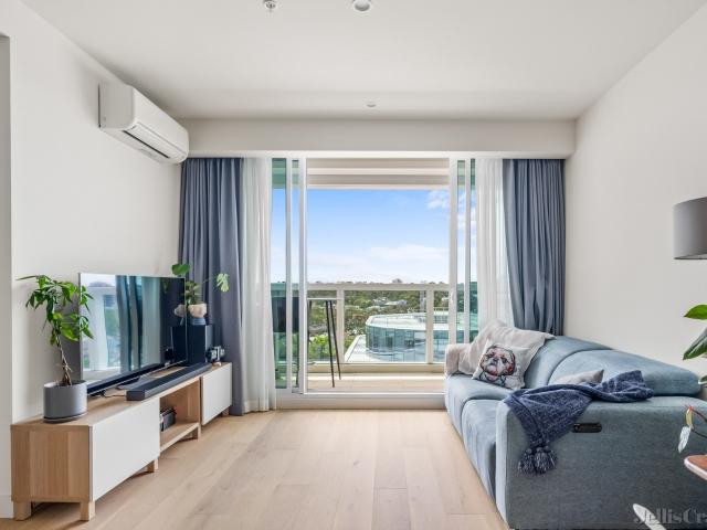 North Facing with an Elevated Position Over North Melbourne