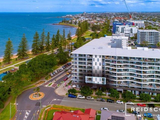 North facing with bay and islands views