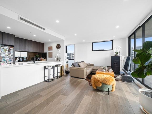 North Facing with City Views & Double Parking in the Heart of Mascot