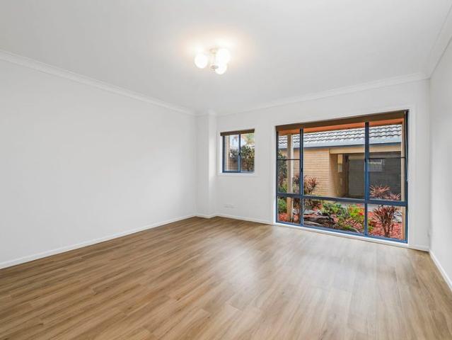 North Facing Townhouse Close to the Heart of Town