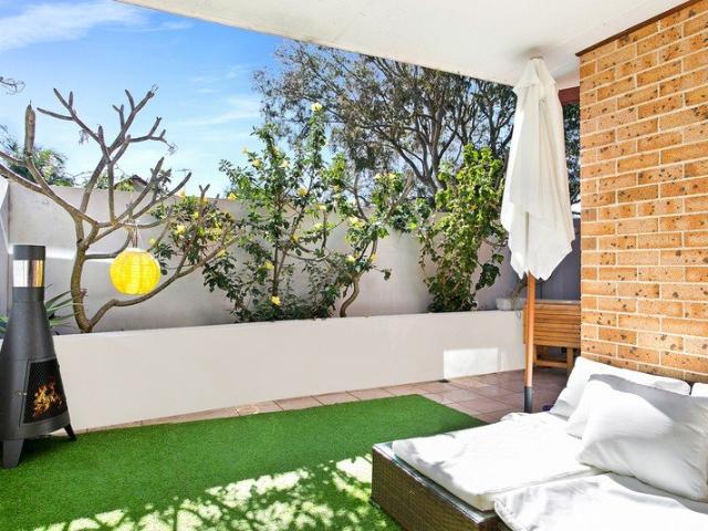North Facing Townhouse in Boutique Complex