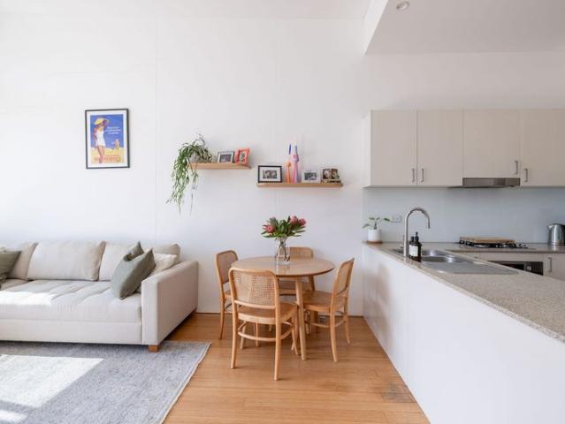 North facing townhouse style home in Harold Park