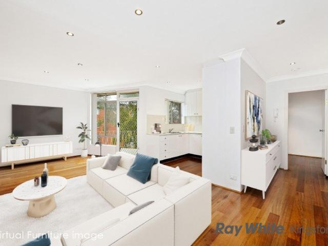 North Facing, Top Floor Apartment!