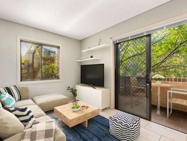 North Facing Top Floor Apartment, Privately Set To The Rear