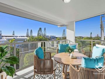 North Facing Top Floor 1 Bed Apartment with Large Balcony