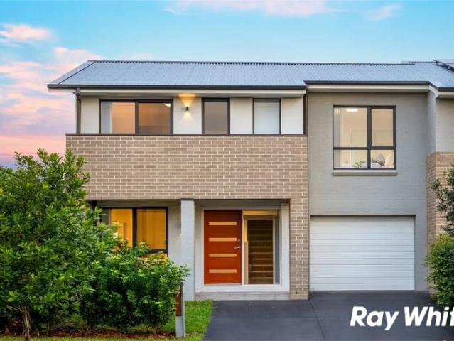 North Facing TORRENS TITLE Modern Family Home Within 10 Minutes walk to Schofields Train Station & Shops!