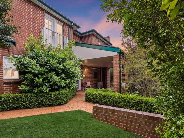 North facing Torrens duplex of sunlight and privacy