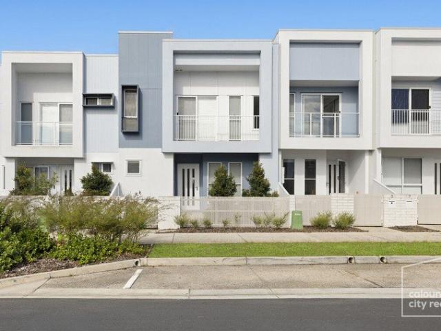 NORTH FACING TERRACE LIVING