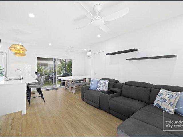 NORTH FACING TERRACE LIVING