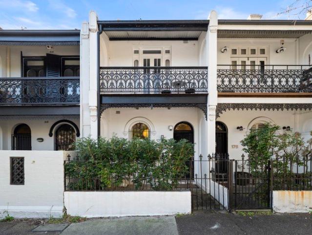North facing traditional terrace with parking