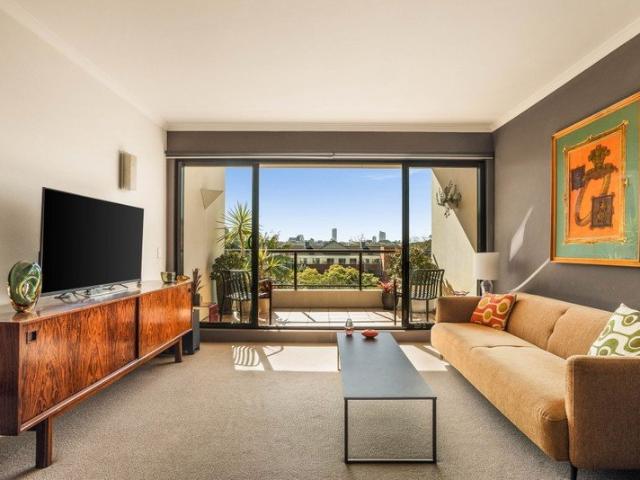 North Facing Tranquility with Leafy Views & City Glimpses