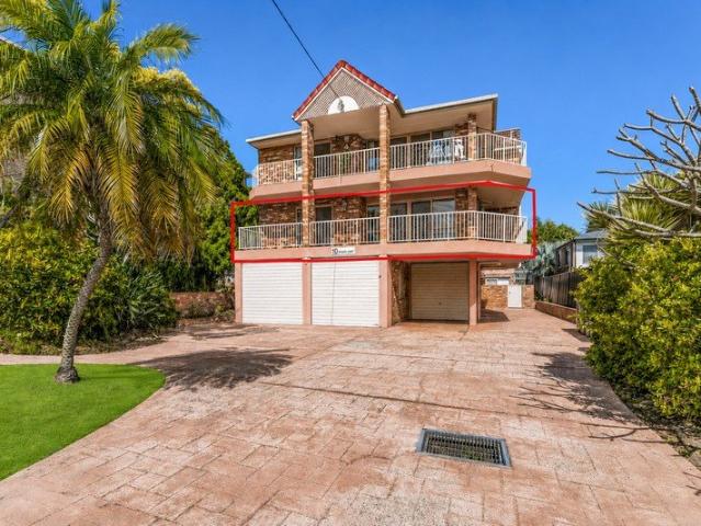 North Facing Unit 200m to the beach in the Heart of Palm Beach