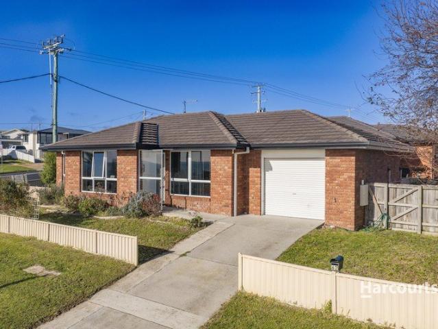 North Facing Unit with Beautiful Sea Views