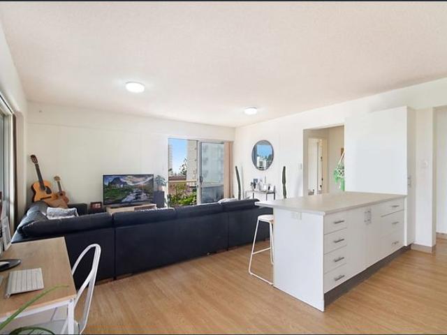 NORTH FACING UNIT OFFERS EXCELLENT VIEWS