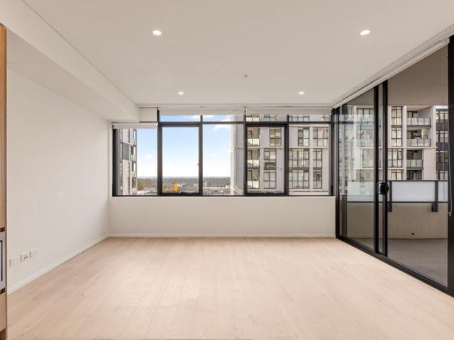 North Facing, Views, Ultra Convenience!