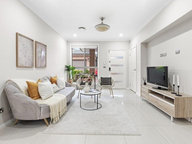 NORTH FACING VILLA IN GIRRAWEEN PUBLIC CATCHMENT WITH LOW STRATA $425.50 PER QUARTER