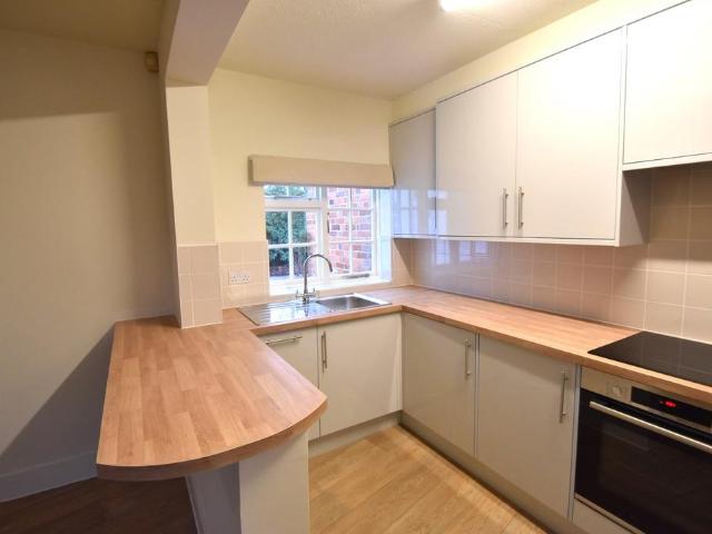 North Field Cottage, Lake End Road. 1 bed bungalow to rent £1,650 pcm £381 pw