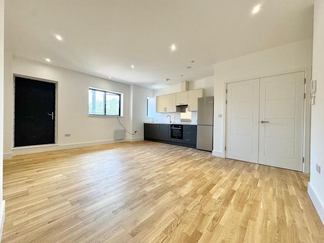 North Gate House, Seven Sisters Road N15, Studio to rent, £1,600 pcm | PrimeLocation