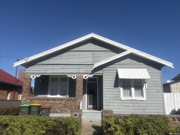 North Goulburn Spacious Family Home with Character & Comfort