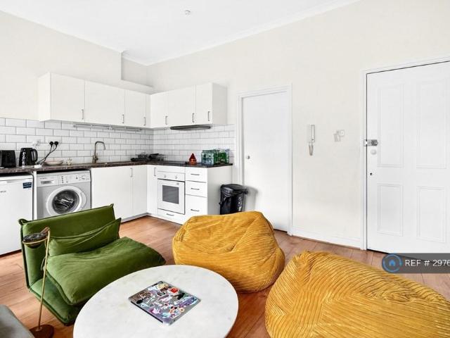 North Gower Street, London, NW1 1 bed flat to rent £2,350 pcm £542 pw