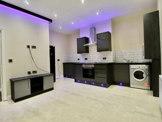 North Grange Road, Leeds LS6 4 bed house to rent £2,791 pcm £644 pw