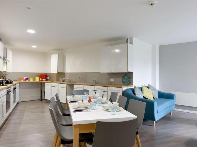 North Hanover Street, Glasgow G4 Studio to rent £1,252 pcm £289 pw