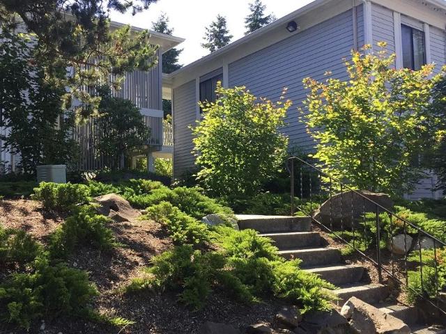 North Highland Court 1 Bedroom Apartment for Rent at 3015 N Highland St, Tacoma, WA 98407 West End