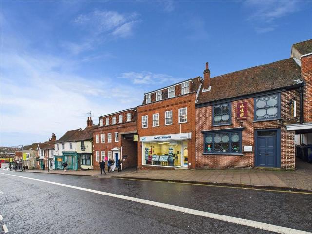 North Hill, Colchester, Essex, CO1 2 bed apartment to rent £1,075 pcm £248 pw