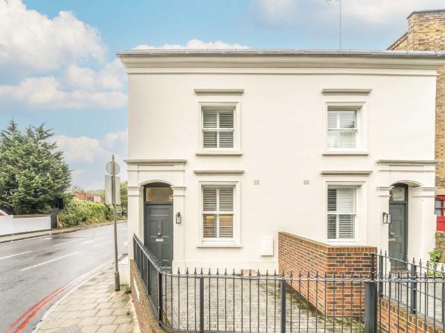 North Hill, Highgate N6, 1 bed end terrace house to rent, £2,500 pcm | PrimeLocation