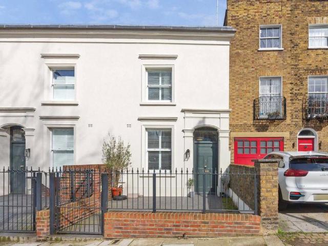 North Hill, London N6 1 bed terraced house to rent £2,496 pcm £576 pw