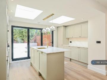North Hill, London, N6 3 bed end of terrace house to rent £3,550 pcm £819 pw